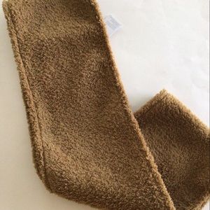 Lululemon customizable snap scarf